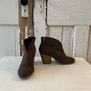 A2 by Aerosoles brown booties Size 7